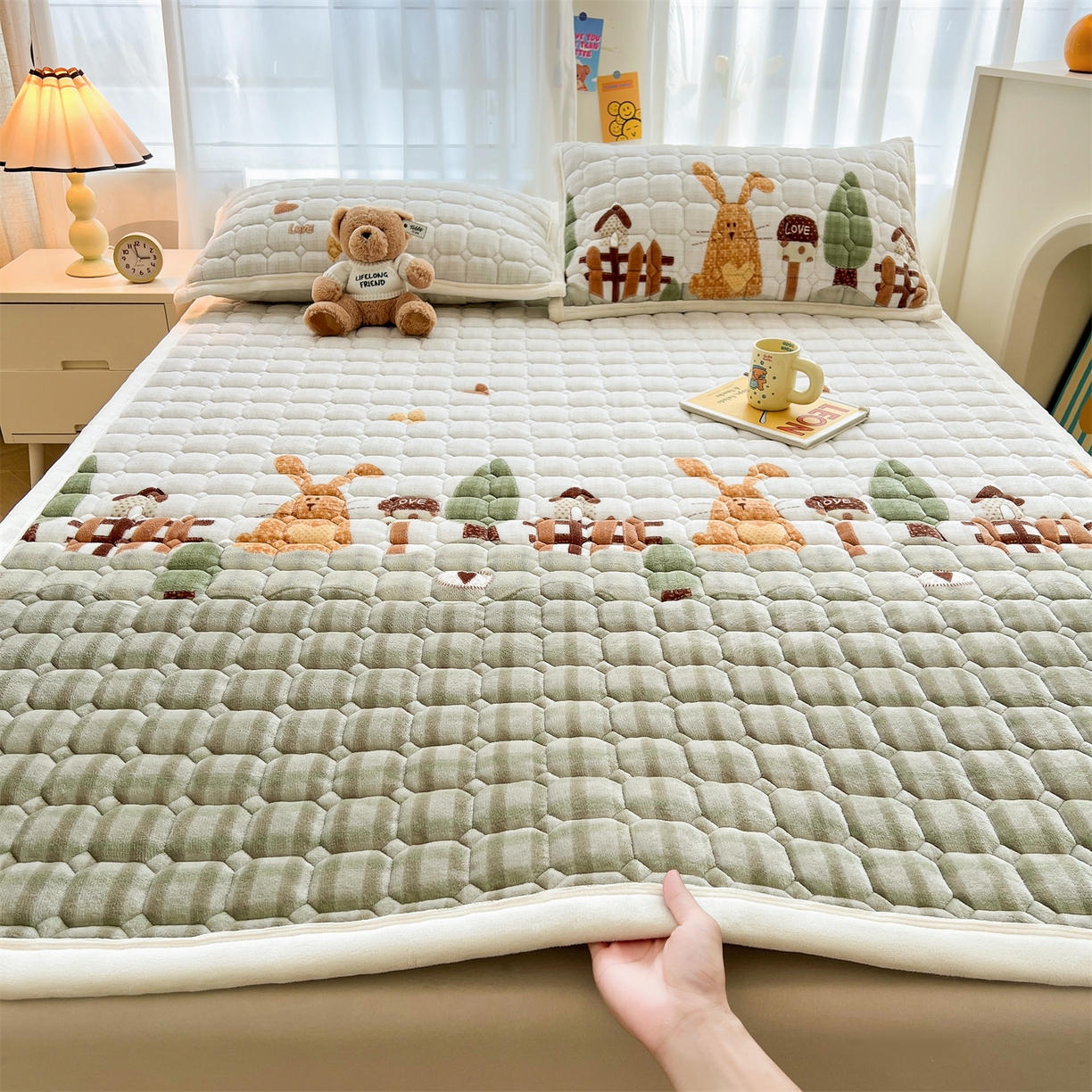 91家纺网 家纺一手货源 找家纺 （总）慕木家纺 2025新款大床款牛奶绒印花床褥垫系列