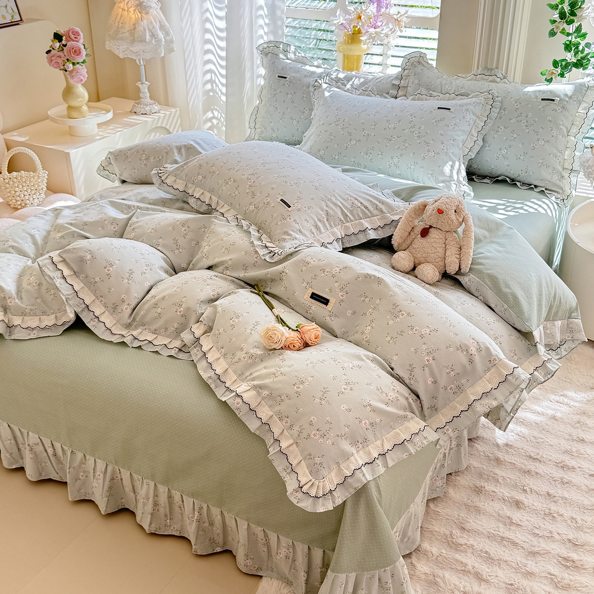 91家纺网 家纺一手货源 找家纺 艾唯希家纺 2025新款全棉双层花边四件套纯棉小碎花10个花型-花边系列 奶芙蓉-绿