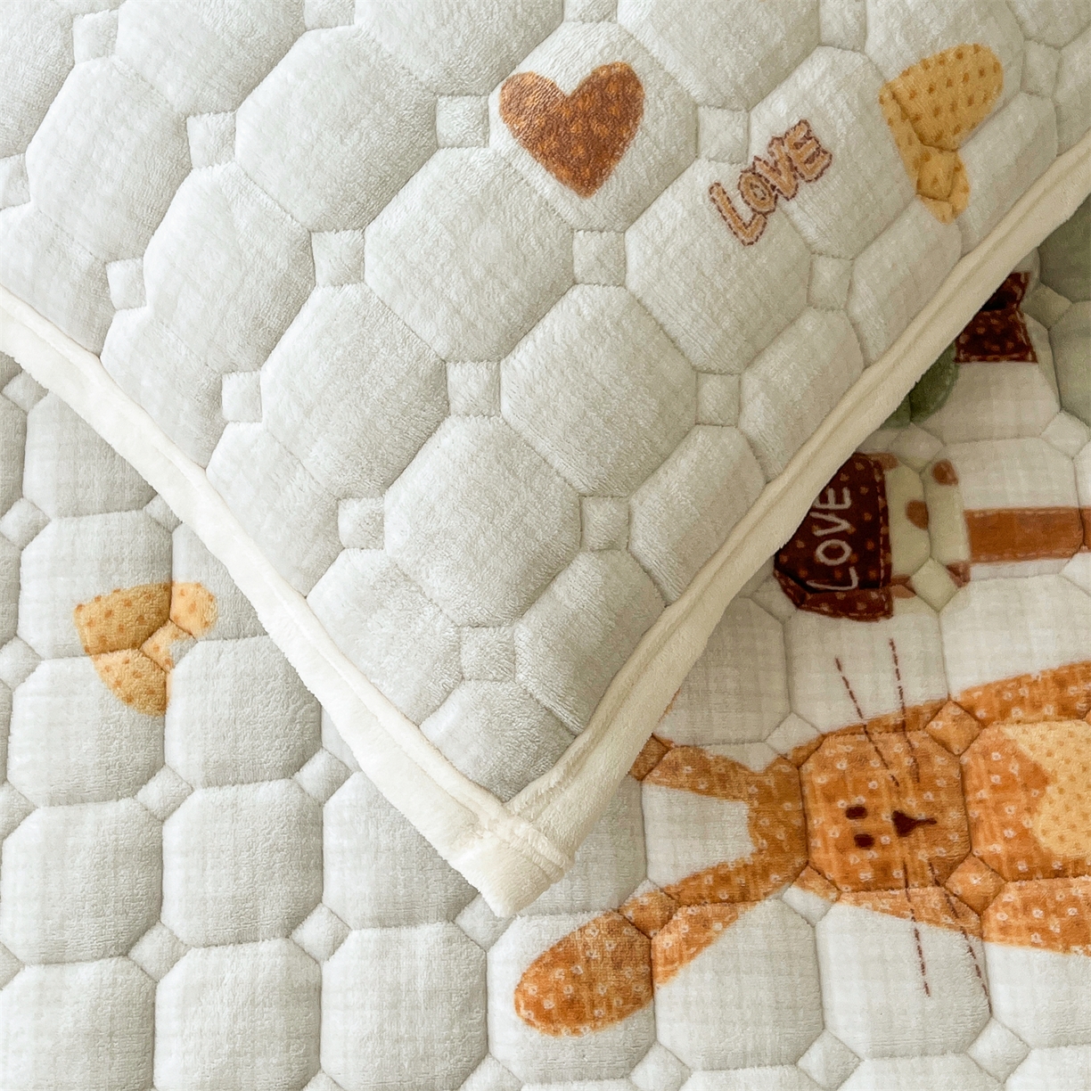 91家纺网 家纺一手货源 找家纺 （总）慕木家纺 2025新款大床款牛奶绒印花床褥垫系列