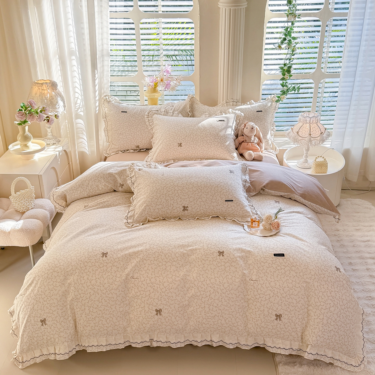 91家纺网 家纺一手货源 找家纺 艾唯希家纺 2025新款全棉双层花边四件套纯棉小碎花10个花型-花边系列 梳璃