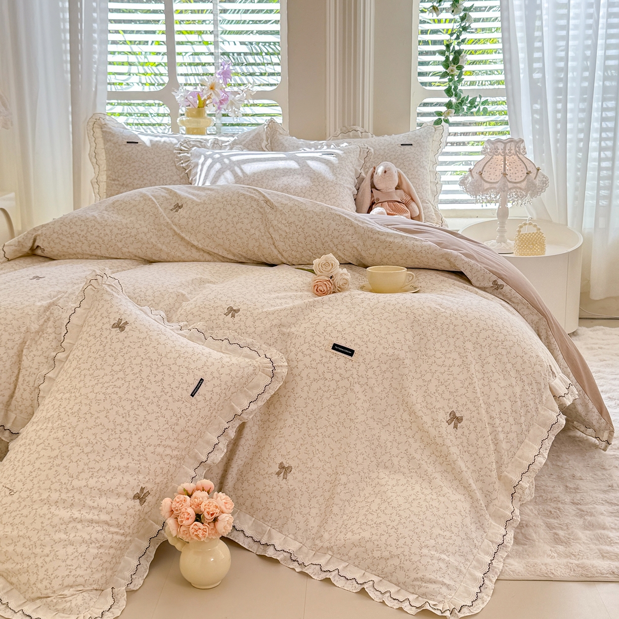 91家纺网 家纺一手货源 找家纺 艾唯希家纺 2025新款全棉双层花边四件套纯棉小碎花10个花型-花边系列 梳璃