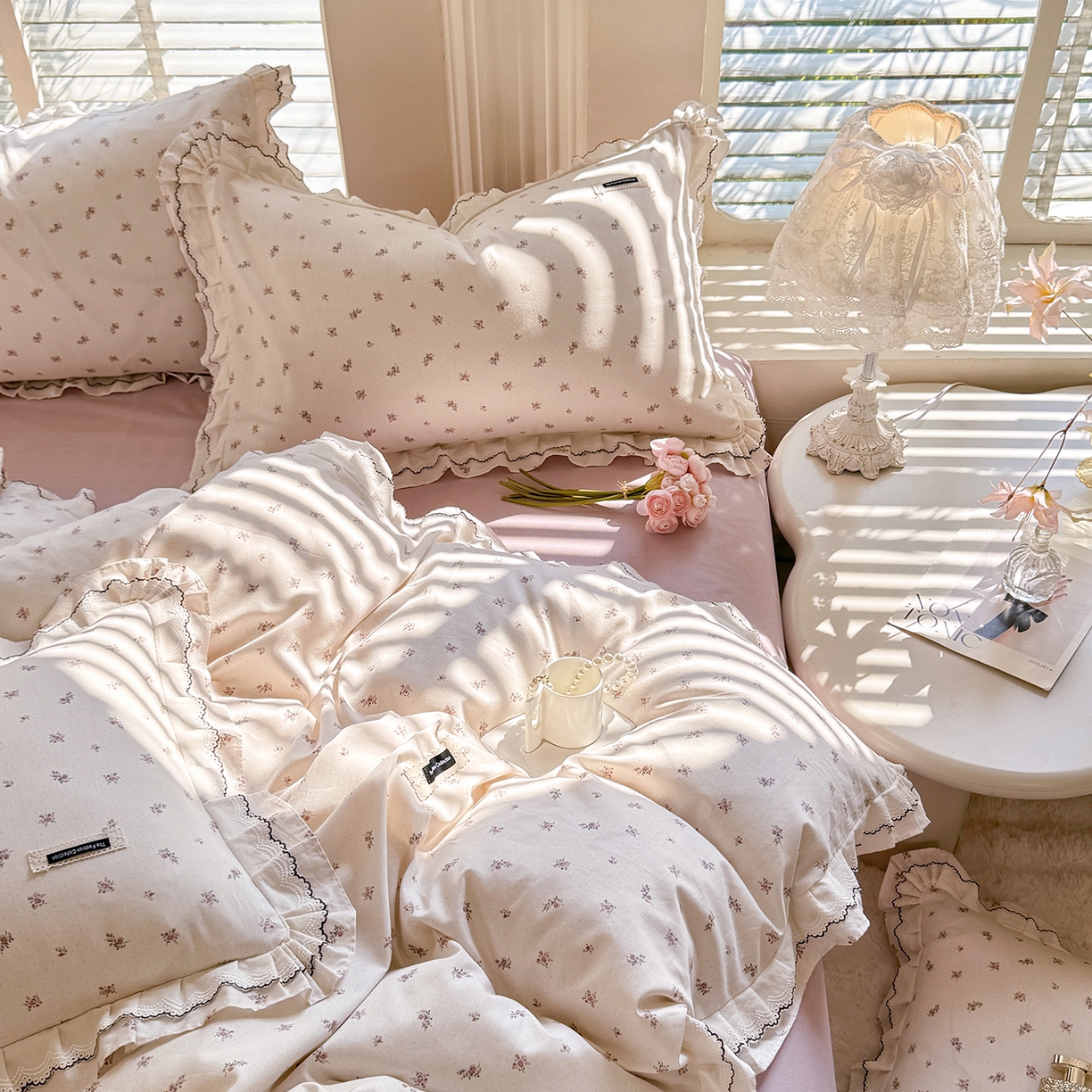 91家纺网 家纺一手货源 找家纺 艾唯希家纺 2025新款全棉双层花边四件套纯棉小碎花10个花型-花边系列 雾里花