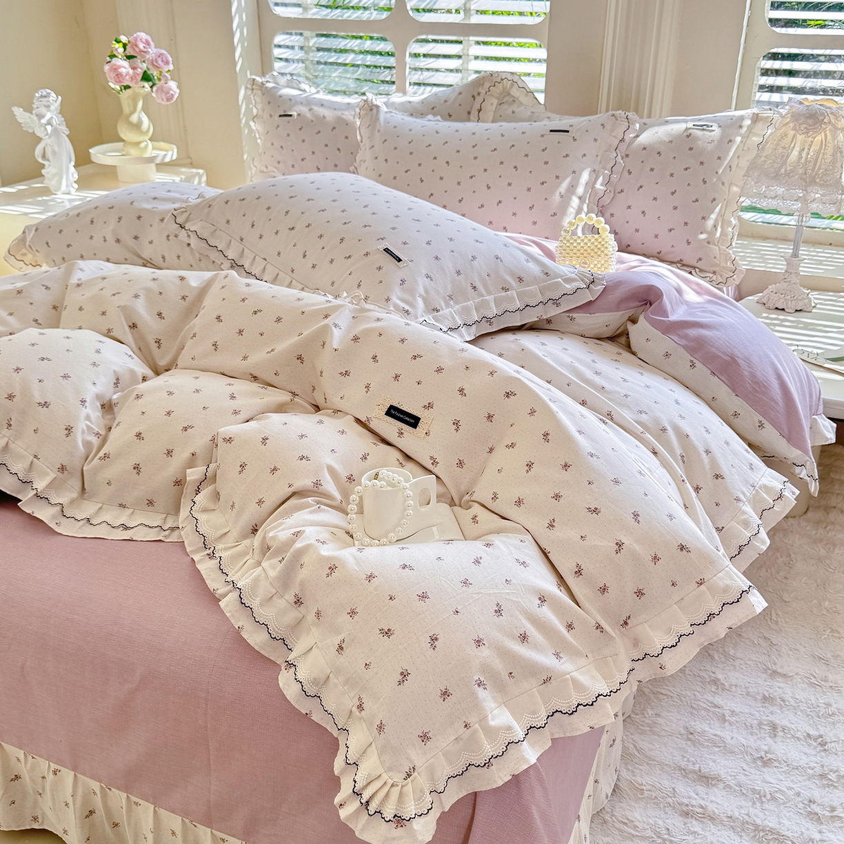 91家纺网 家纺一手货源 找家纺 艾唯希家纺 2025新款全棉双层花边四件套纯棉小碎花10个花型-花边系列 雾里花