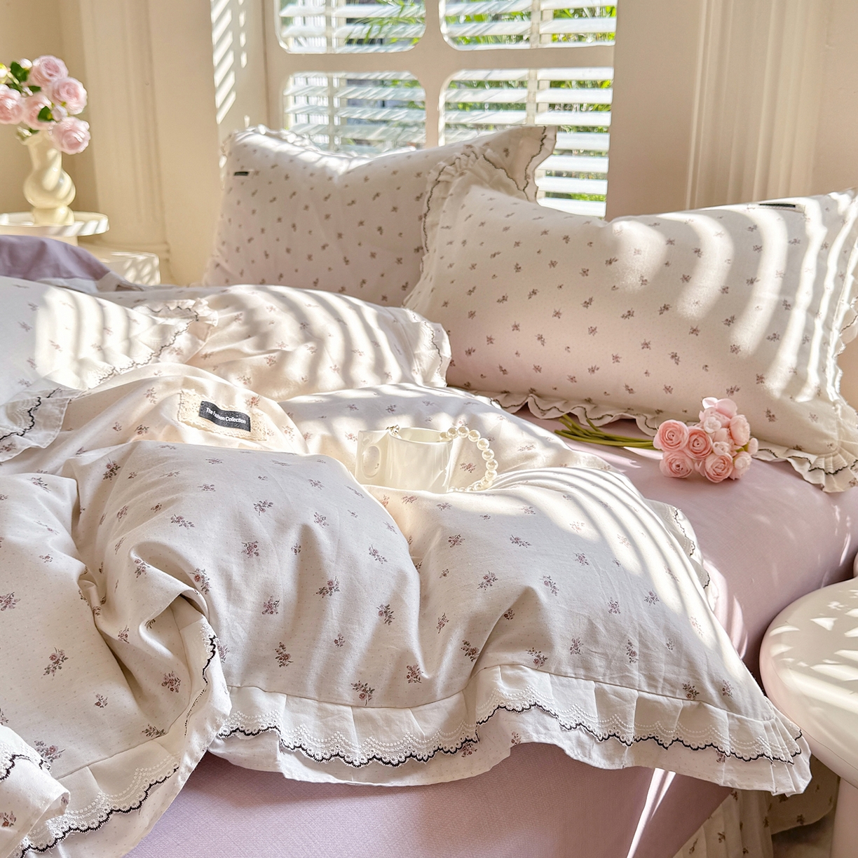 91家纺网 家纺一手货源 找家纺 艾唯希家纺 2025新款全棉双层花边四件套纯棉小碎花10个花型-花边系列 雾里花