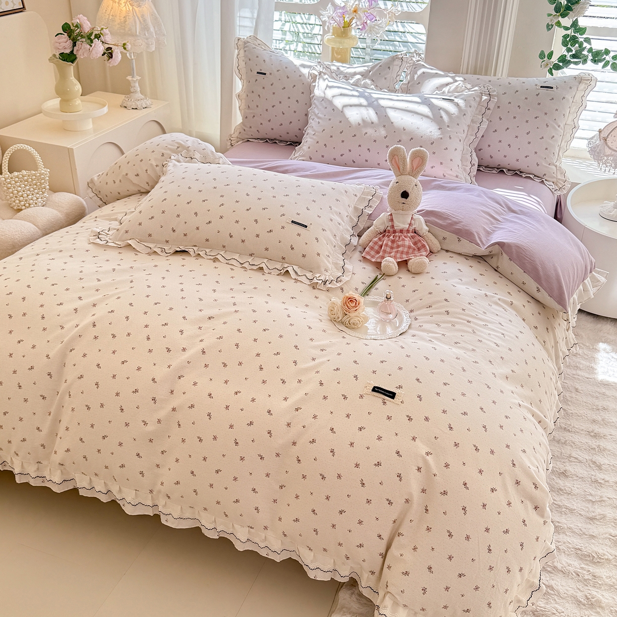 91家纺网 家纺一手货源 找家纺 艾唯希家纺 2025新款全棉双层花边四件套纯棉小碎花10个花型-花边系列 雾里花