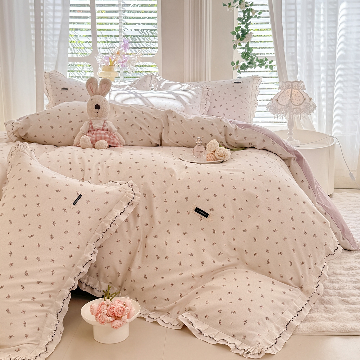 91家纺网 家纺一手货源 找家纺 艾唯希家纺 2025新款全棉双层花边四件套纯棉小碎花10个花型-花边系列 雾里花