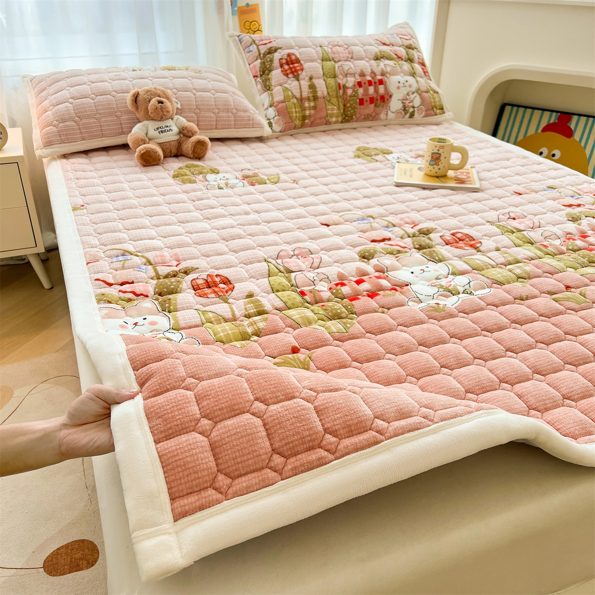 91家纺网 家纺一手货源 找家纺 （总）慕木家纺 2025新款大床款牛奶绒印花床褥垫系列