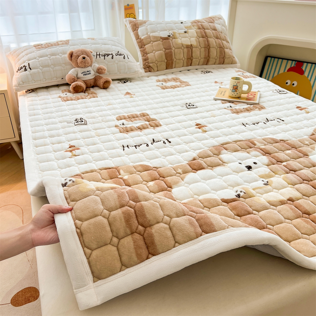 91家纺网 家纺一手货源 找家纺 （总）慕木家纺 2025新款大床款牛奶绒印花床褥垫系列