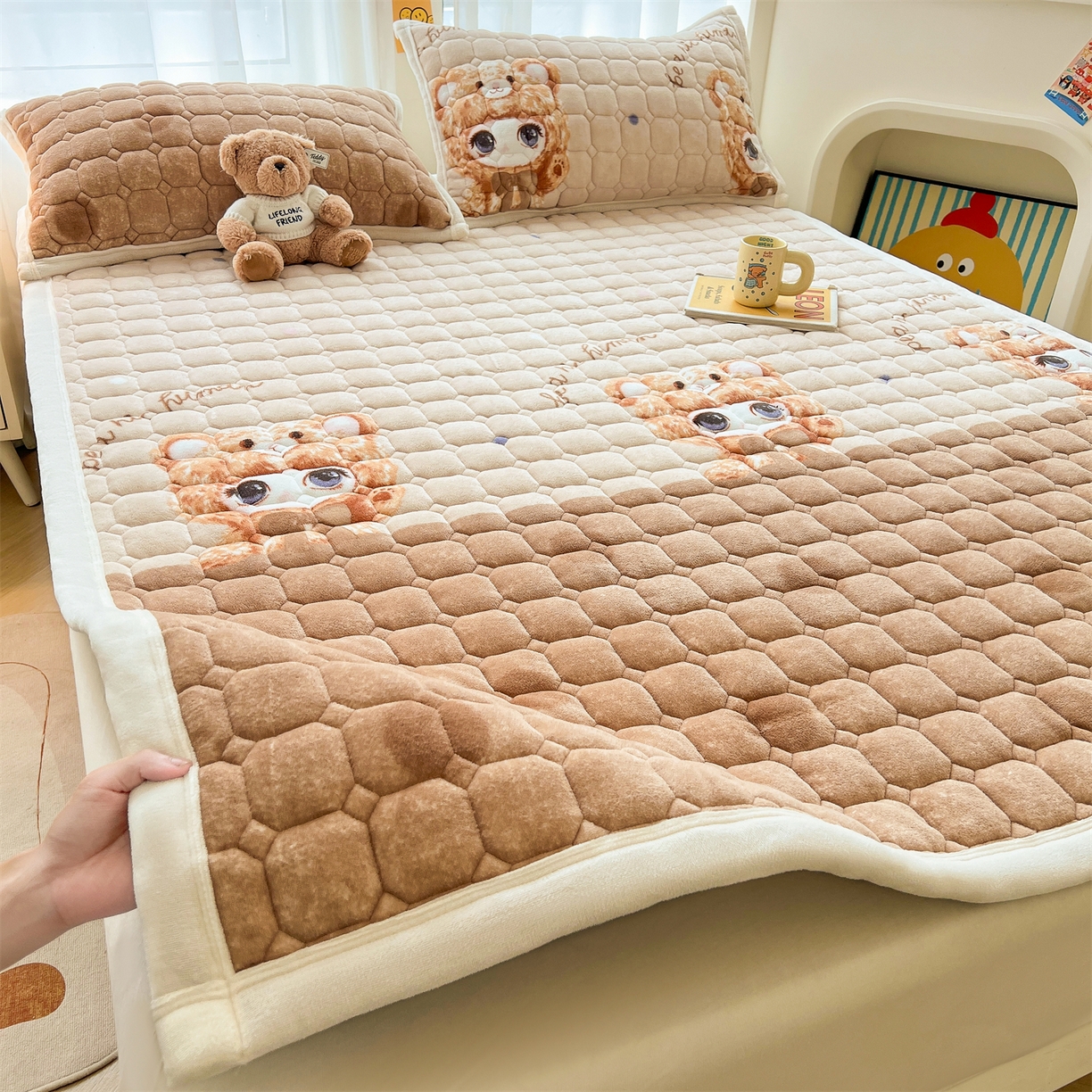 91家纺网 家纺一手货源 找家纺 （总）慕木家纺 2025新款大床款牛奶绒印花床褥垫系列