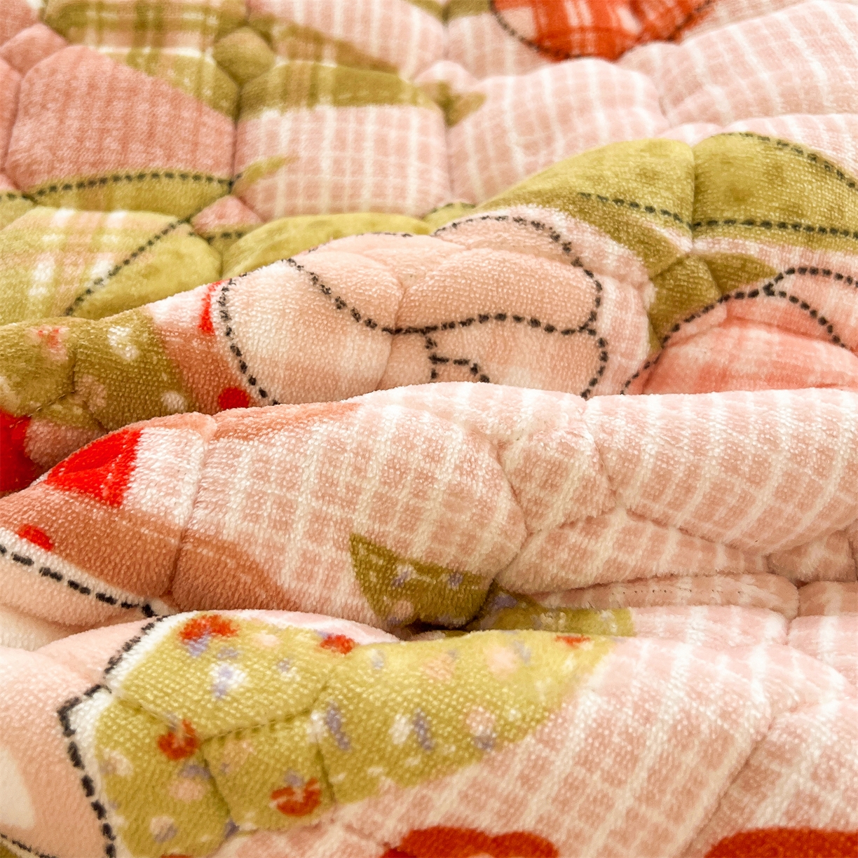 91家纺网 家纺一手货源 找家纺 慕木家纺 2025新款大床款牛奶绒印花床褥垫系列 床褥垫-芭比猫