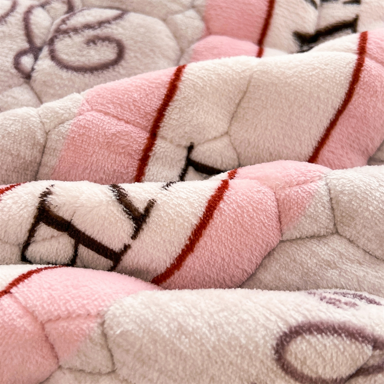 91家纺网 家纺一手货源 找家纺 慕木家纺 2025新款大床款牛奶绒印花床褥垫系列 床褥垫-蝶舞飞