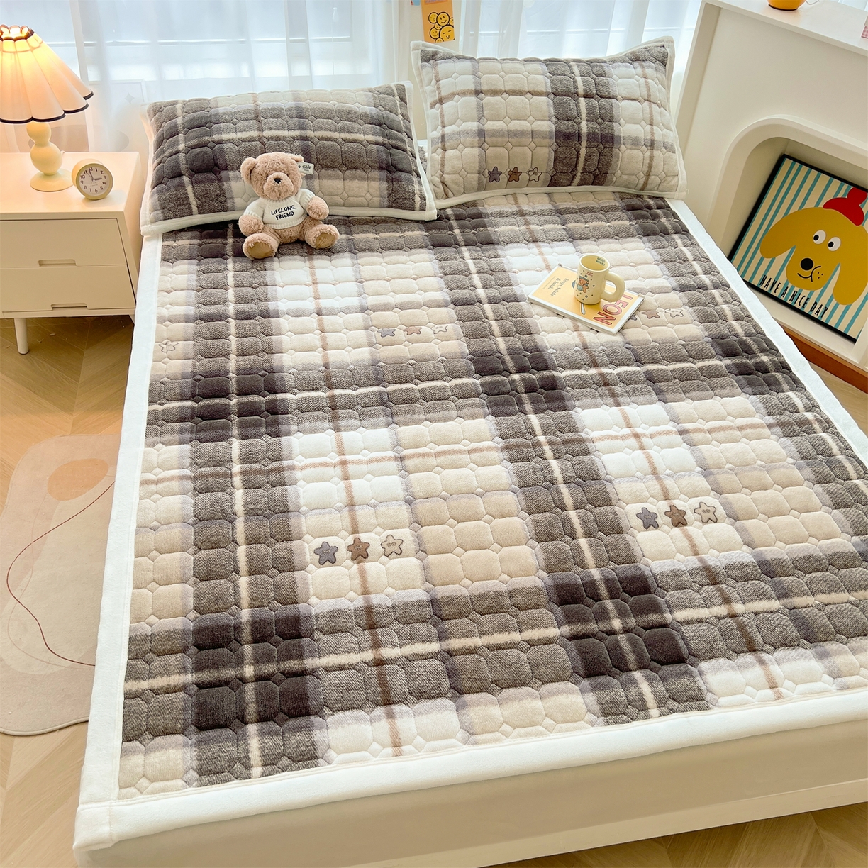 91家纺网 家纺一手货源 找家纺 慕木家纺 2025新款大床款牛奶绒印花床褥垫系列 床褥垫-菲拉格