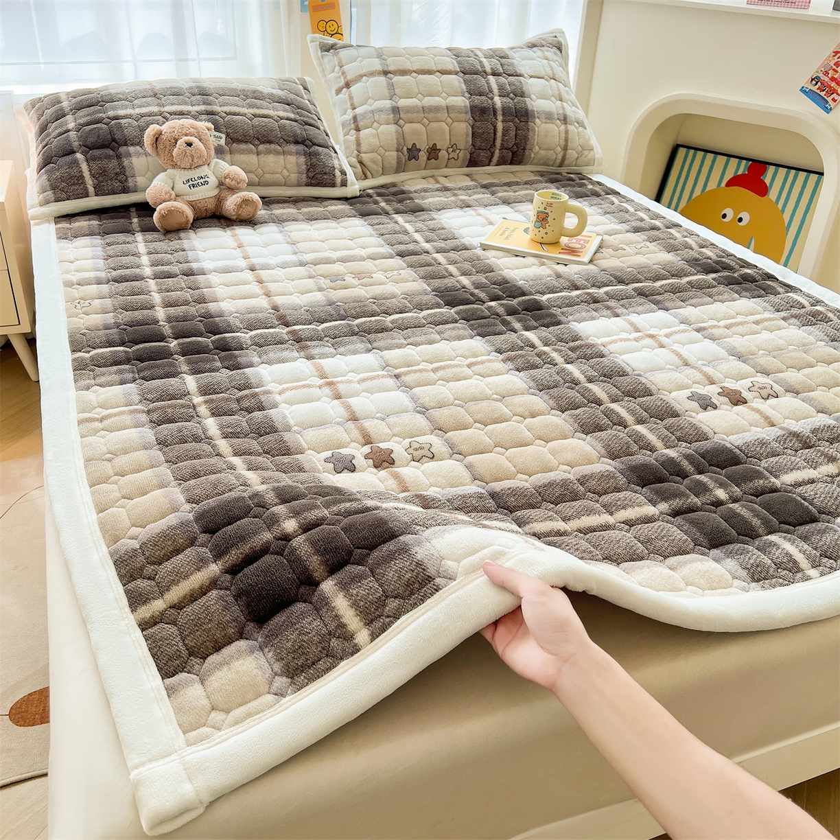 91家纺网 家纺一手货源 找家纺 慕木家纺 2025新款大床款牛奶绒印花床褥垫系列 床褥垫-菲拉格