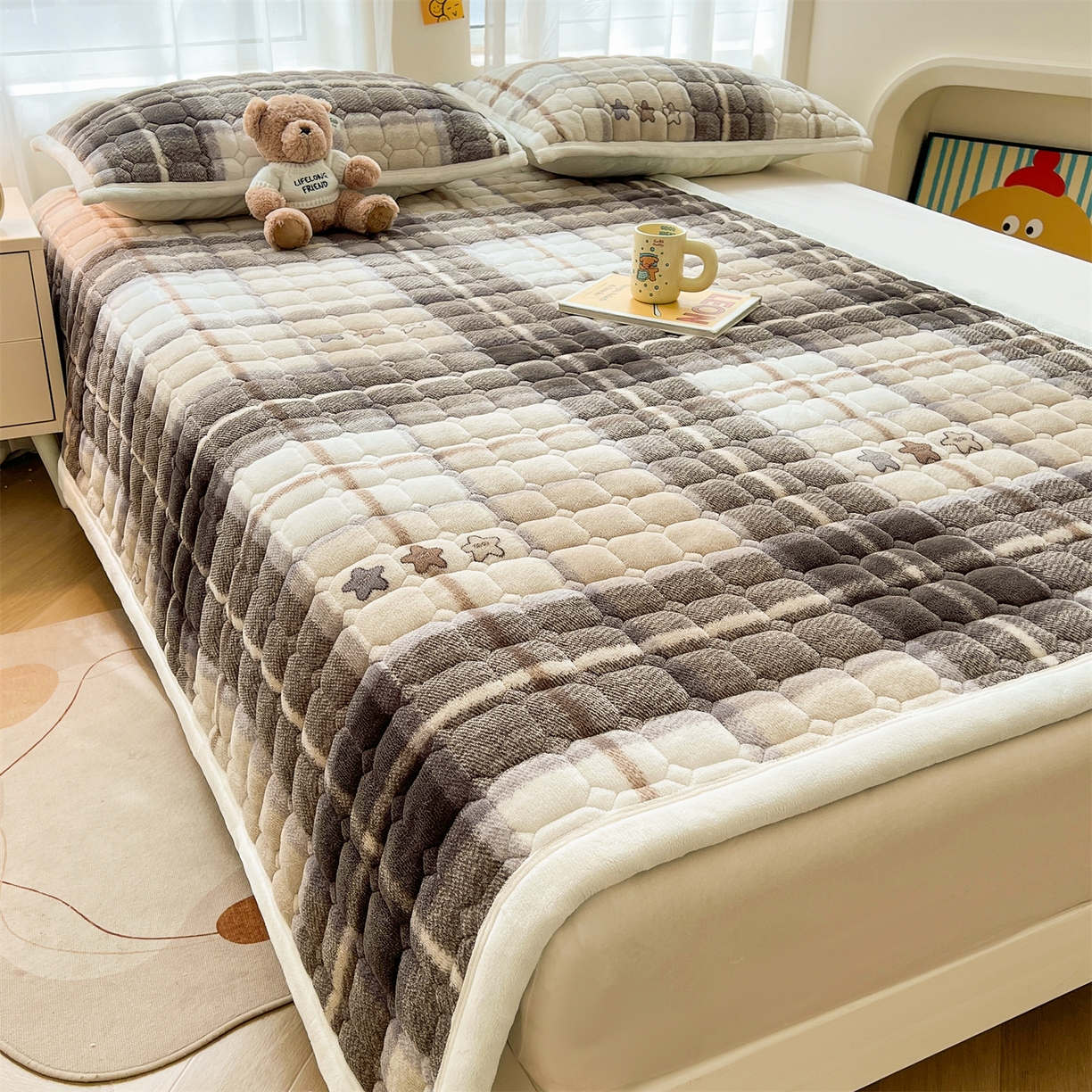 91家纺网 家纺一手货源 找家纺 慕木家纺 2025新款大床款牛奶绒印花床褥垫系列 床褥垫-菲拉格