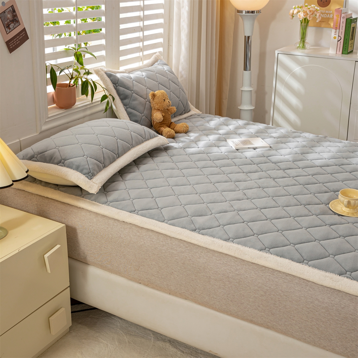 91家纺网 家纺一手货源 找家纺 慕木家纺 2025新款大床款牛奶绒印花床褥垫系列 床褥垫-高级灰