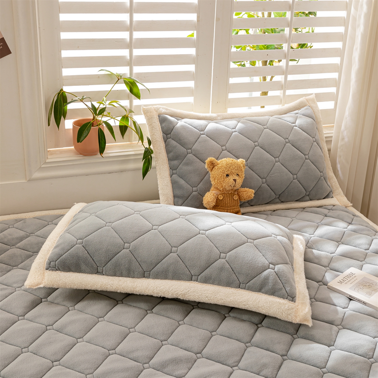 91家纺网 家纺一手货源 找家纺 慕木家纺 2025新款大床款牛奶绒印花床褥垫系列 床褥垫-高级灰