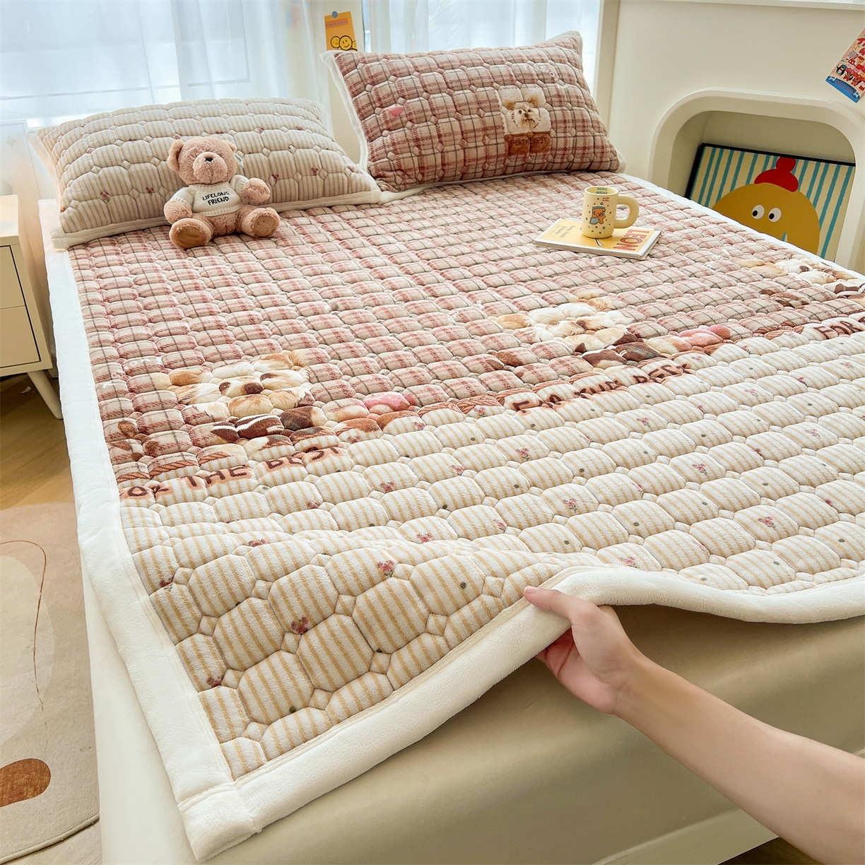 91家纺网 家纺一手货源 找家纺 慕木家纺 2025新款大床款牛奶绒印花床褥垫系列 床褥垫-杰米狗