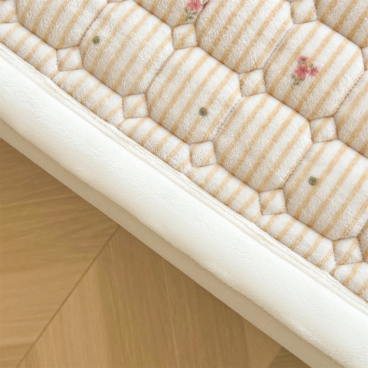 91家纺网 家纺一手货源 找家纺 慕木家纺 2025新款大床款牛奶绒印花床褥垫系列 床褥垫-杰米狗