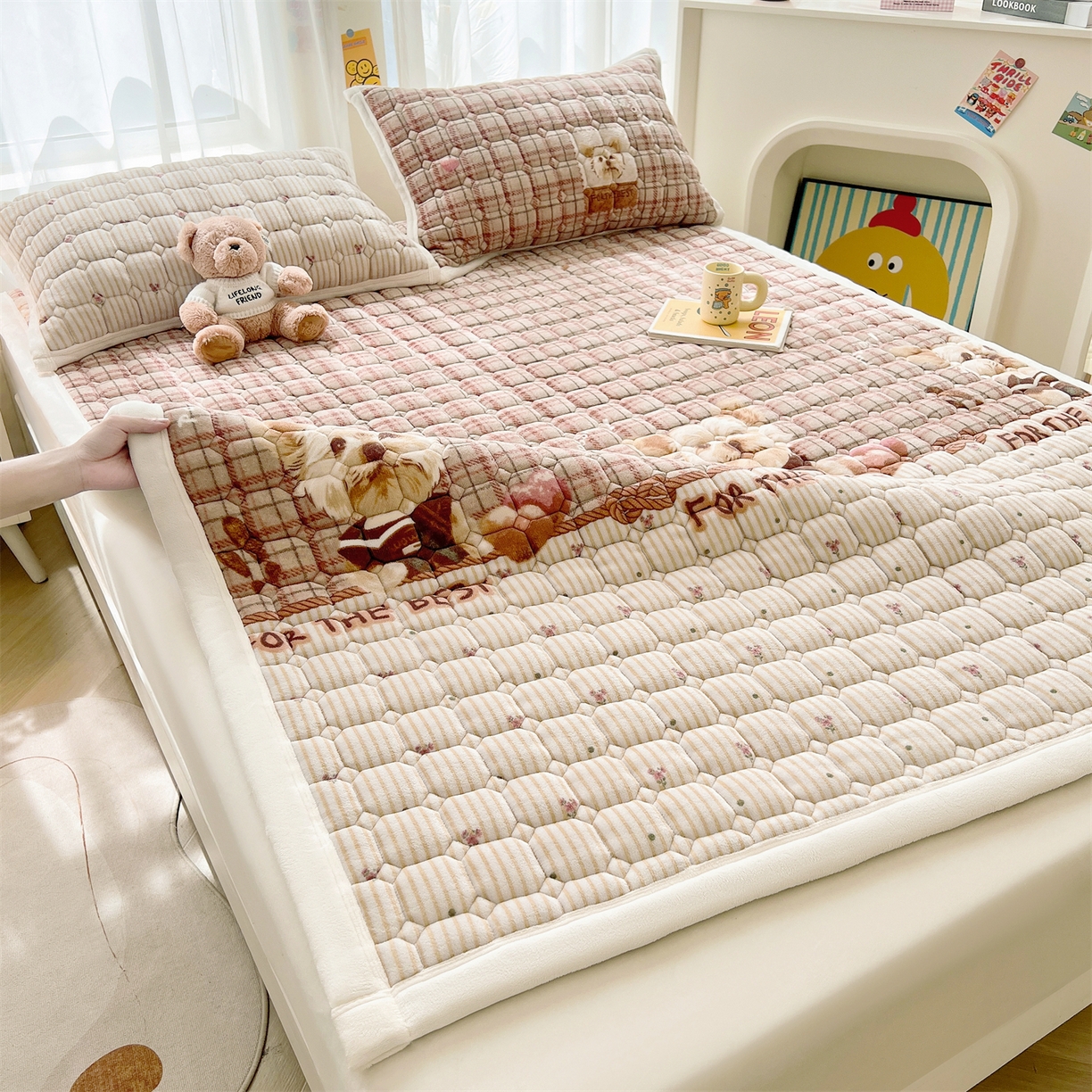 91家纺网 家纺一手货源 找家纺 慕木家纺 2025新款大床款牛奶绒印花床褥垫系列 床褥垫-杰米狗