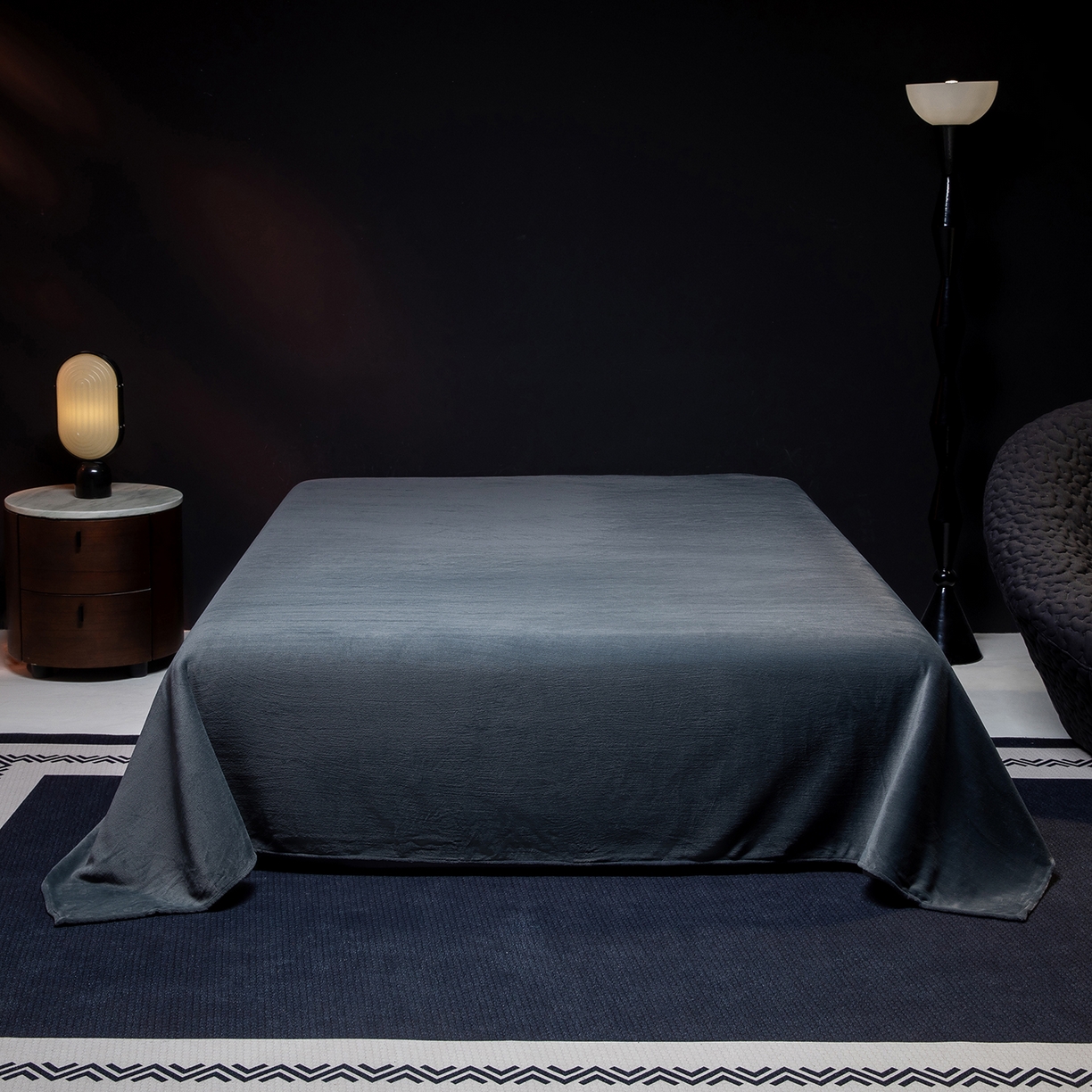 91家纺网 家纺一手货源 找家纺 （总）控价 2025新款 床盖款240克全消光A类刺绣牛奶绒四件套-赫本风格2