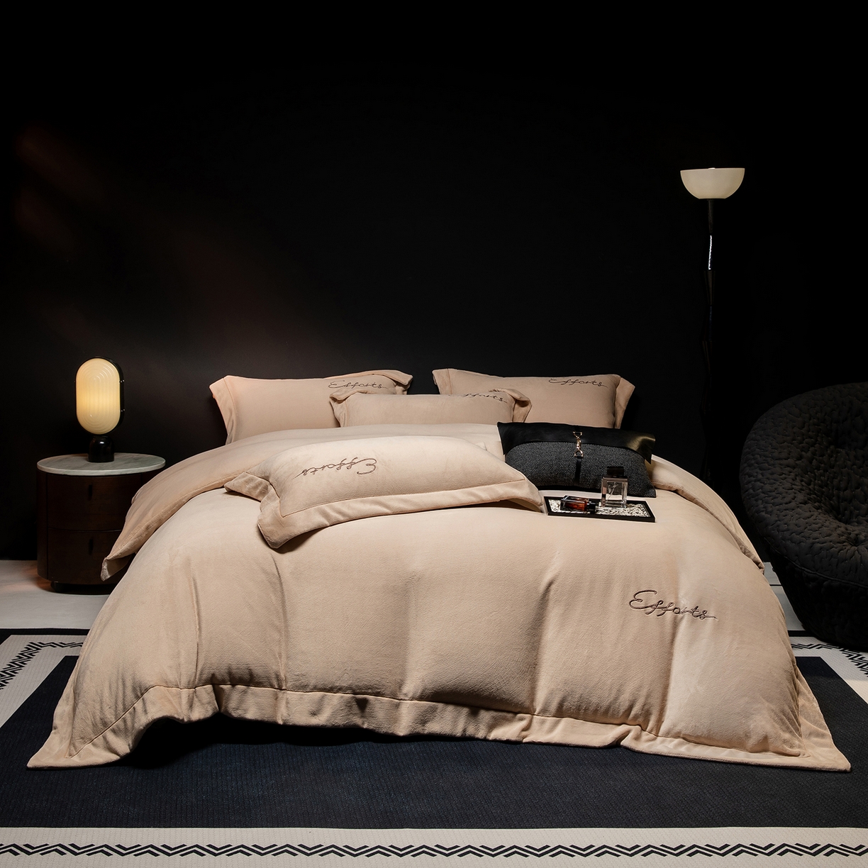 91家纺网 家纺一手货源 找家纺 （总）控价 2025新款 床盖款240克全消光A类刺绣牛奶绒四件套-赫本风格2