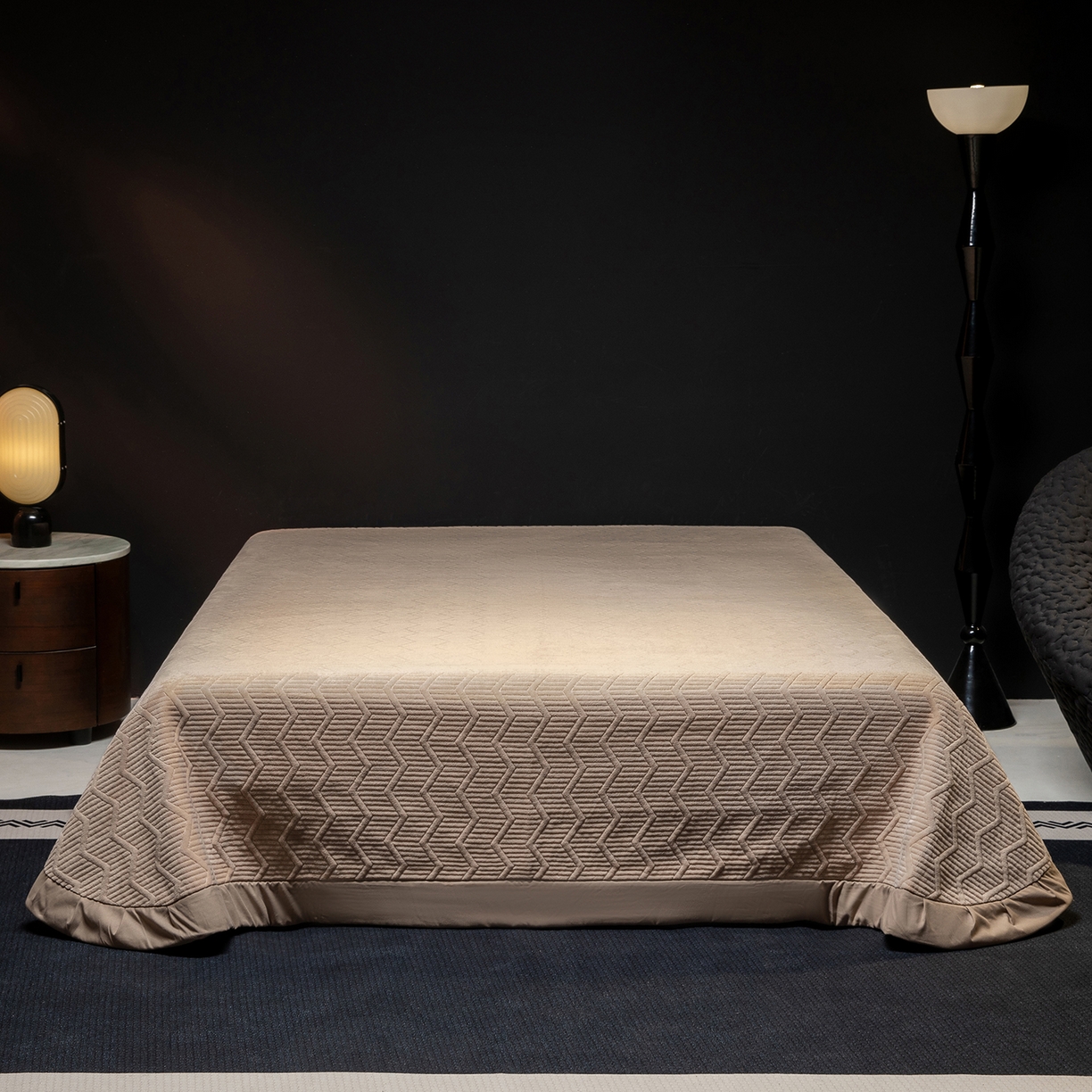 91家纺网 家纺一手货源 找家纺 新方向 2025新款全消光A类刺绣牛奶绒四件套-赫本风格2 赫本-香槟