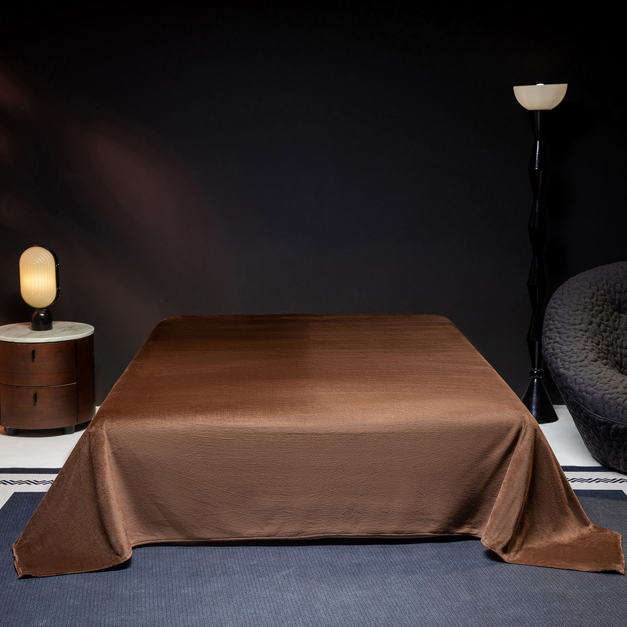 91家纺网 家纺一手货源 找家纺 新方向 2025新款全消光A类刺绣牛奶绒四件套-赫本风格2 赫本-咖啡