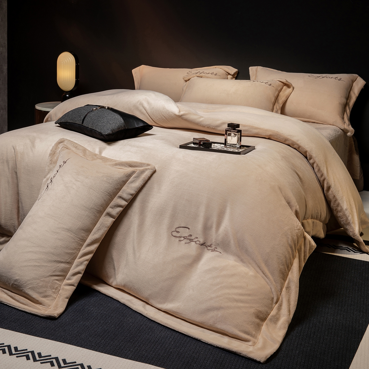 91家纺网 家纺一手货源 找家纺 新方向 2025新款全消光A类刺绣牛奶绒四件套-赫本风格2 赫本-香槟