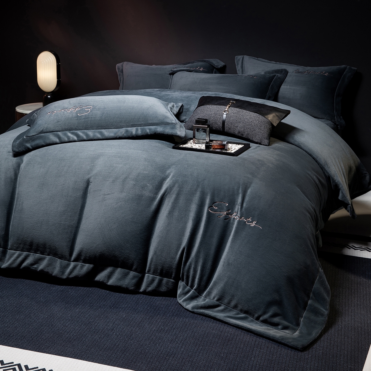 91家纺网 家纺一手货源 找家纺 新方向 2025新款全消光A类刺绣牛奶绒四件套-赫本风格2 赫本-爵士灰