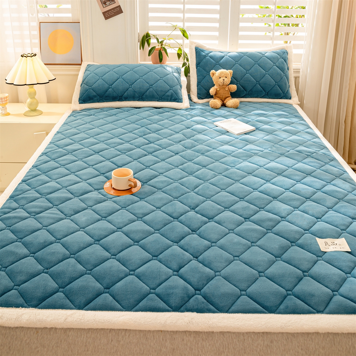 91家纺网 家纺一手货源 找家纺 慕木家纺 2025新款大床款牛奶绒印花床褥垫系列 床褥垫-景泰蓝