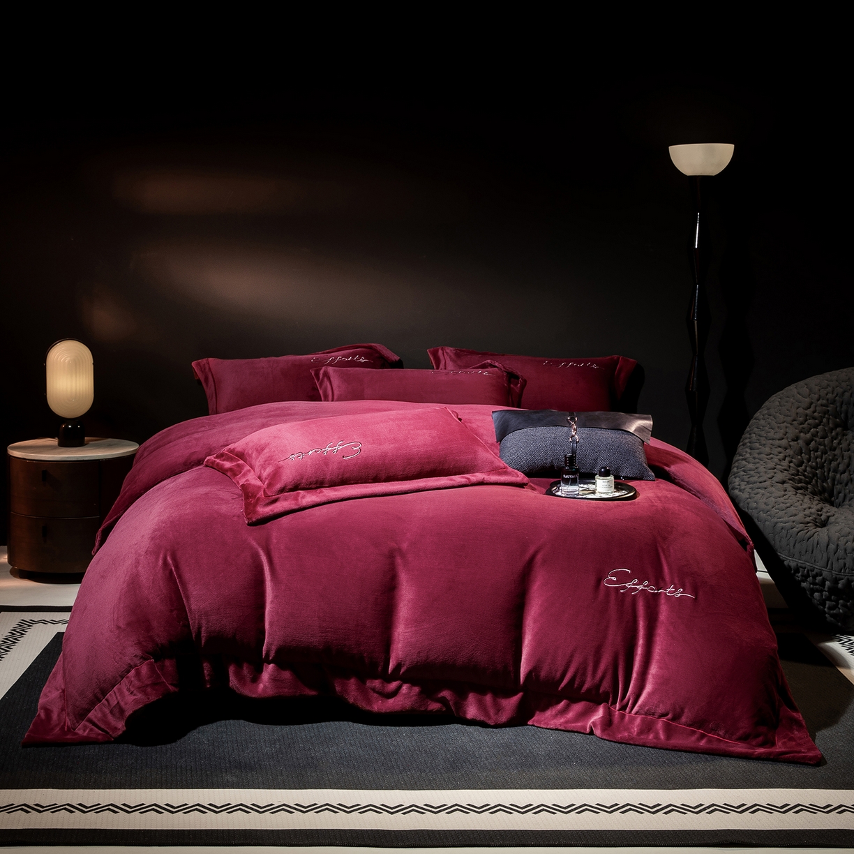 新方向 2025新款全消光A类刺绣牛奶绒四件套-赫本风格2 赫本-玛瑙红