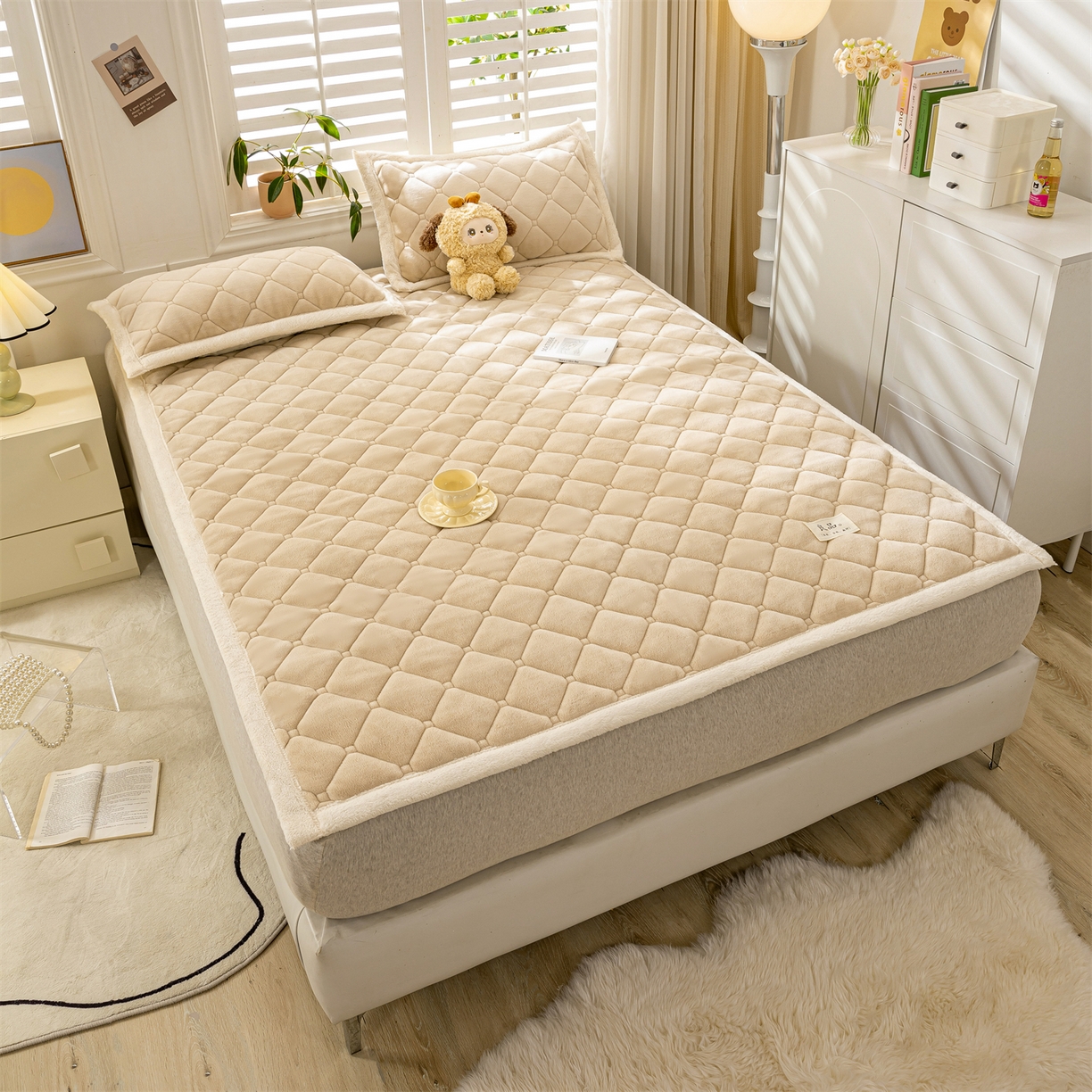 91家纺网 家纺一手货源 找家纺 慕木家纺 2025新款大床款牛奶绒印花床褥垫系列 床褥垫-卡其