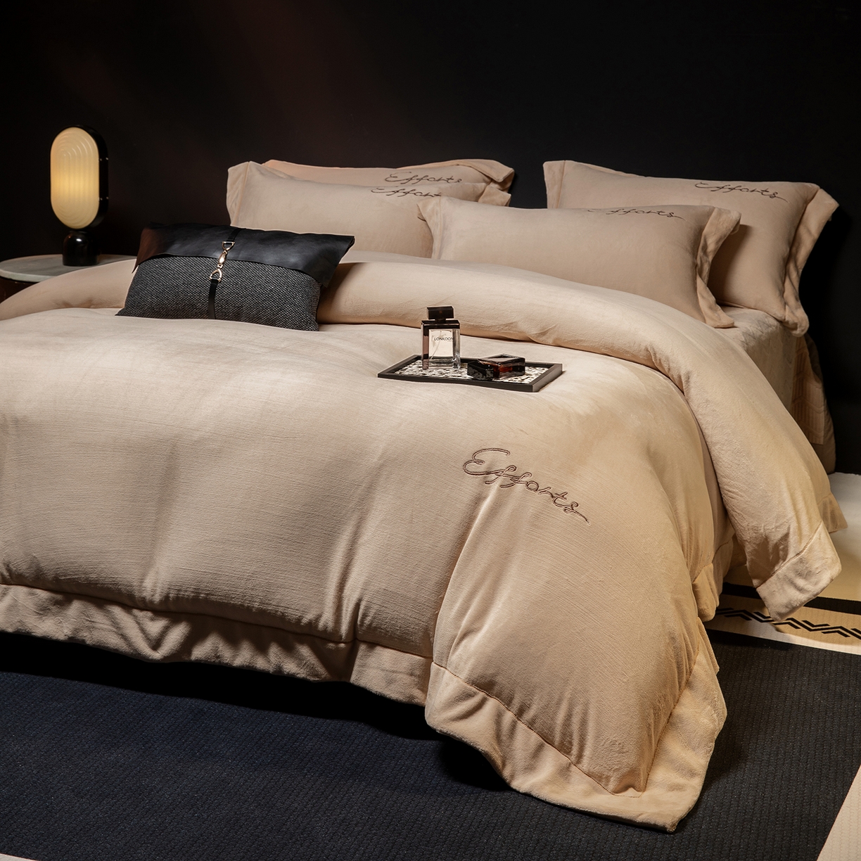 91家纺网 家纺一手货源 找家纺 新方向 2025新款全消光A类刺绣牛奶绒四件套-赫本风格2 赫本-香槟