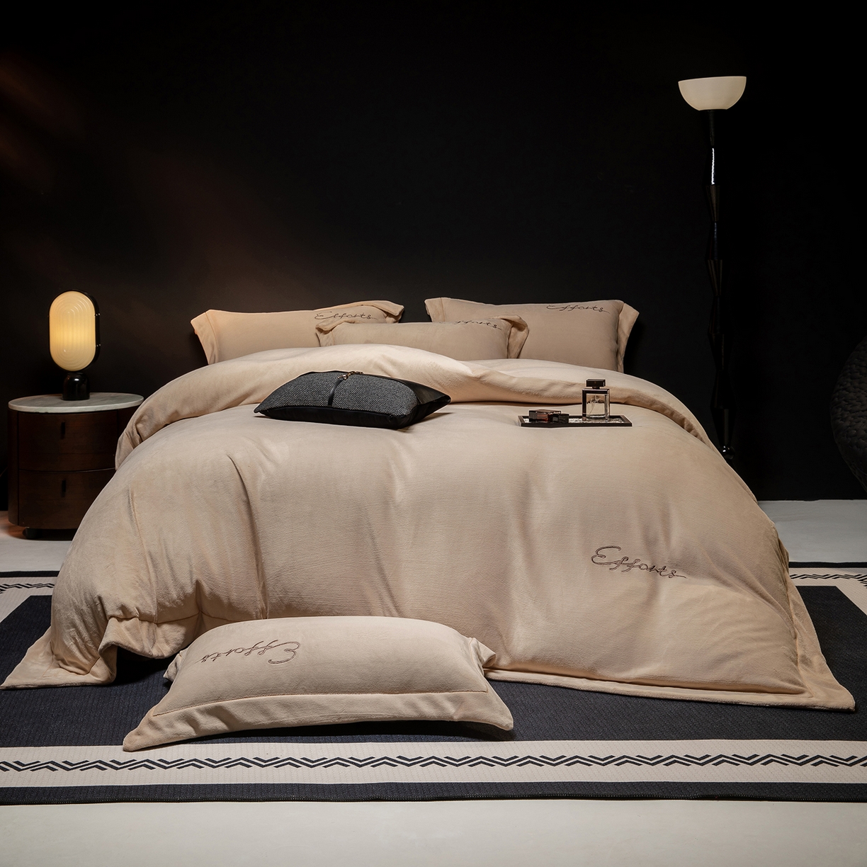 91家纺网 家纺一手货源 找家纺 新方向 2025新款全消光A类刺绣牛奶绒四件套-赫本风格2 赫本-香槟