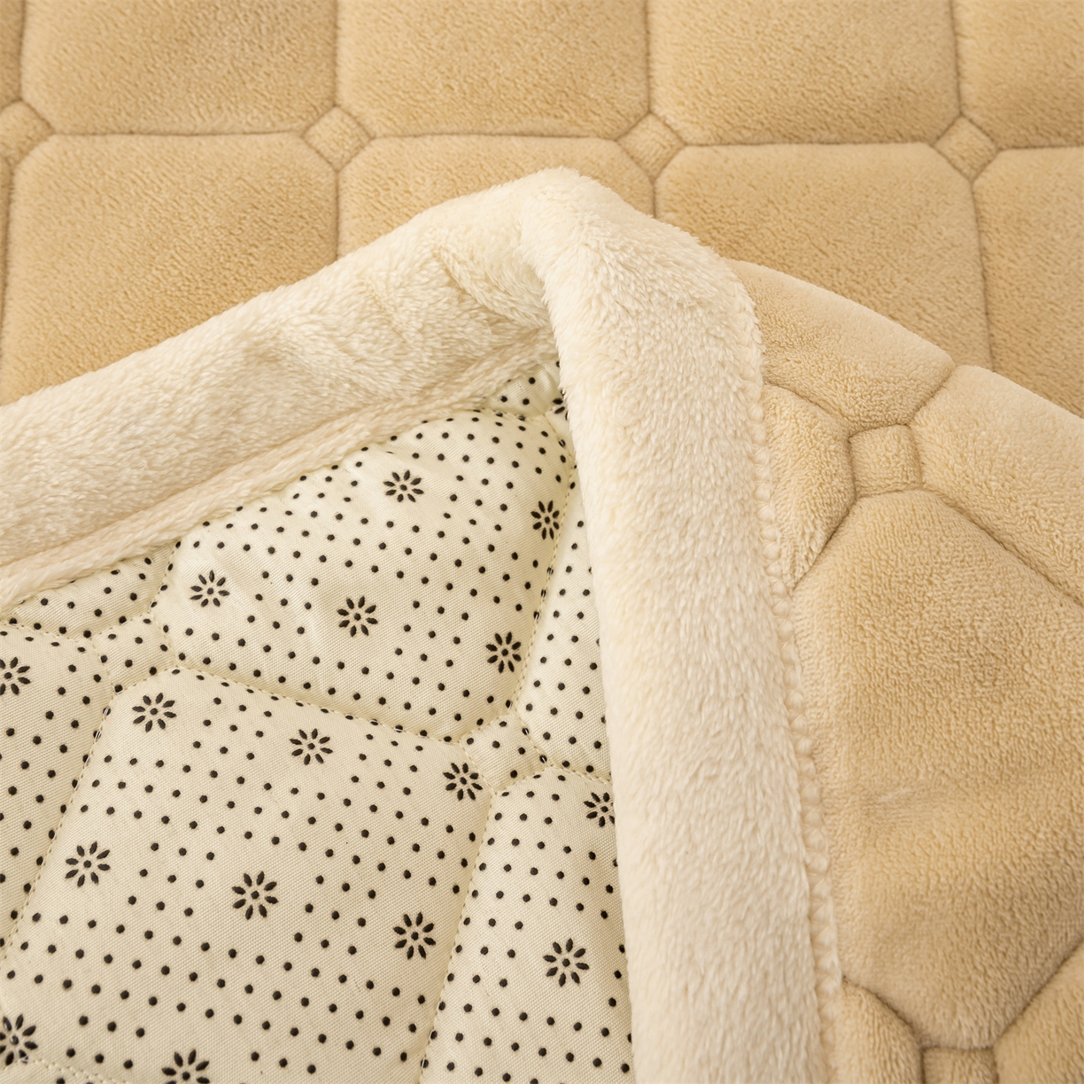 91家纺网 家纺一手货源 找家纺 慕木家纺 2025新款大床款牛奶绒印花床褥垫系列 床褥垫-卡其