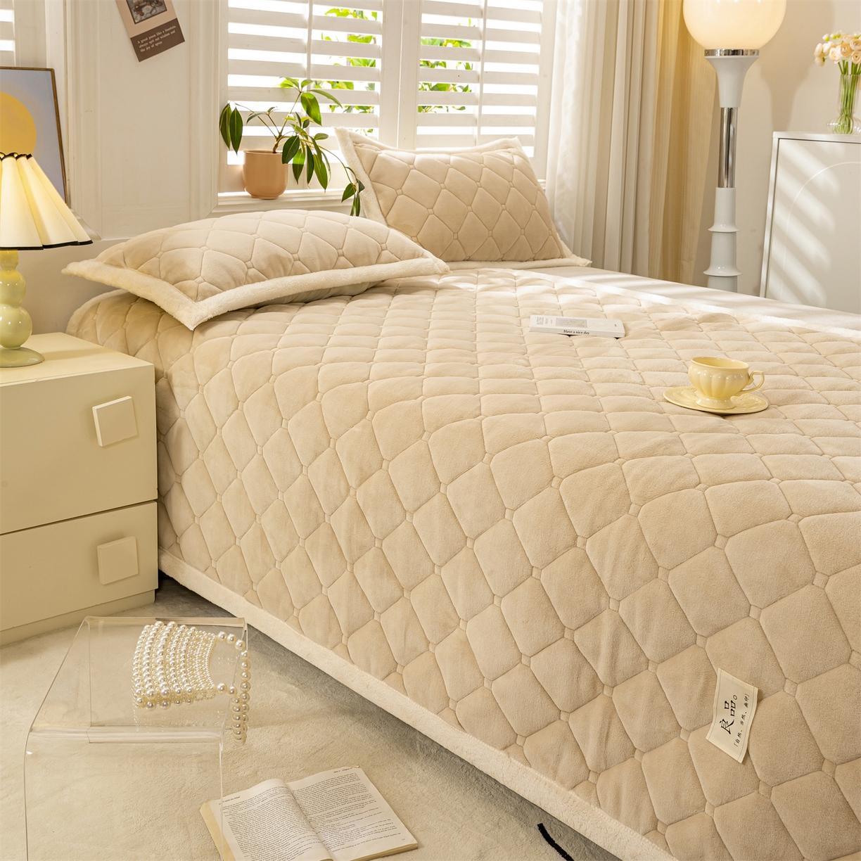 91家纺网 家纺一手货源 找家纺 慕木家纺 2025新款大床款牛奶绒印花床褥垫系列 床褥垫-卡其