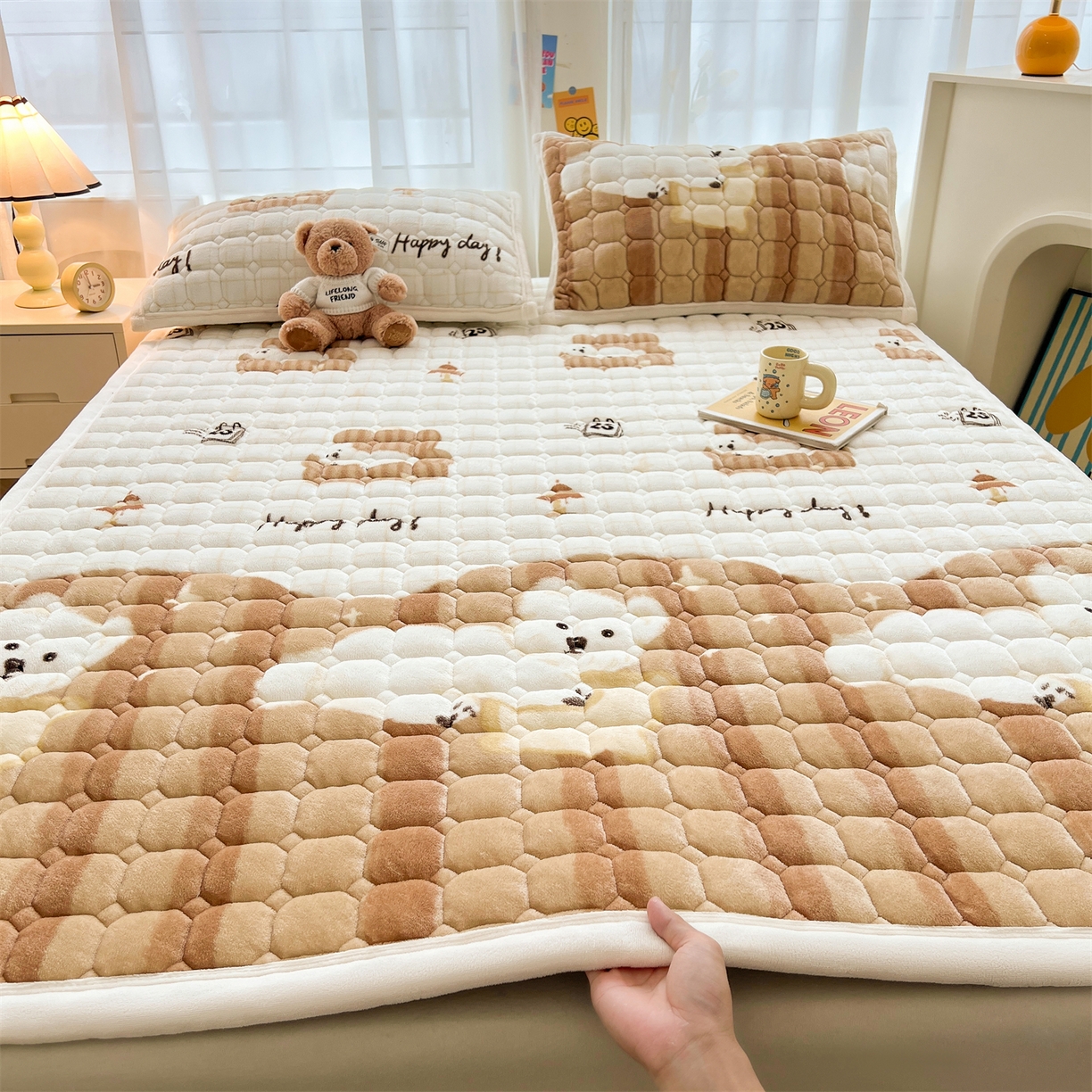 91家纺网 家纺一手货源 找家纺 慕木家纺 2025新款大床款牛奶绒印花床褥垫系列 床褥垫-可爱狗