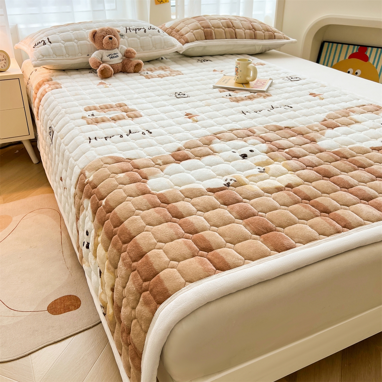 91家纺网 家纺一手货源 找家纺 慕木家纺 2025新款大床款牛奶绒印花床褥垫系列 床褥垫-可爱狗