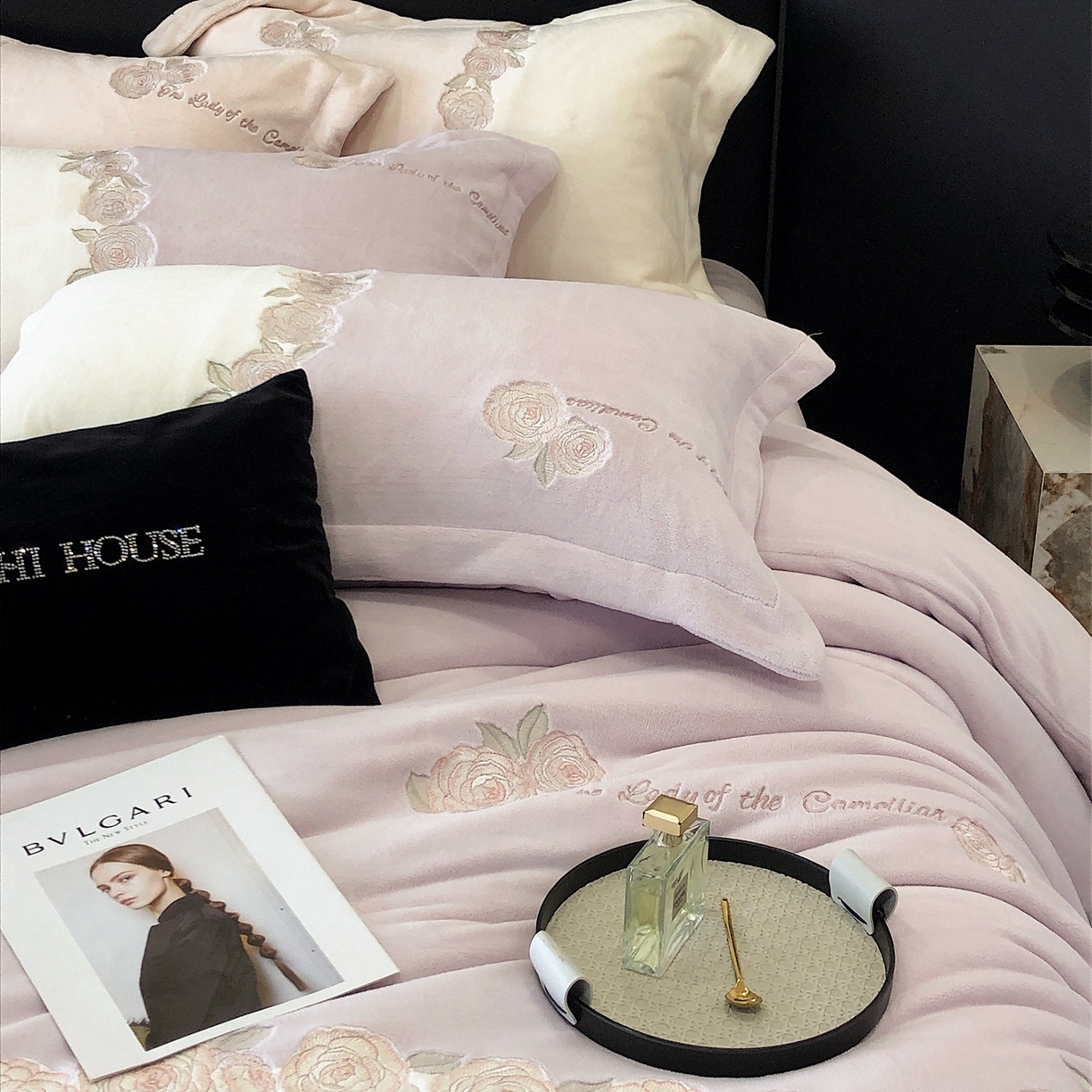 91家纺网 家纺一手货源 找家纺 （总）初拾 2025新款230g牛奶绒“花卉” 四件套-暖冬甜心