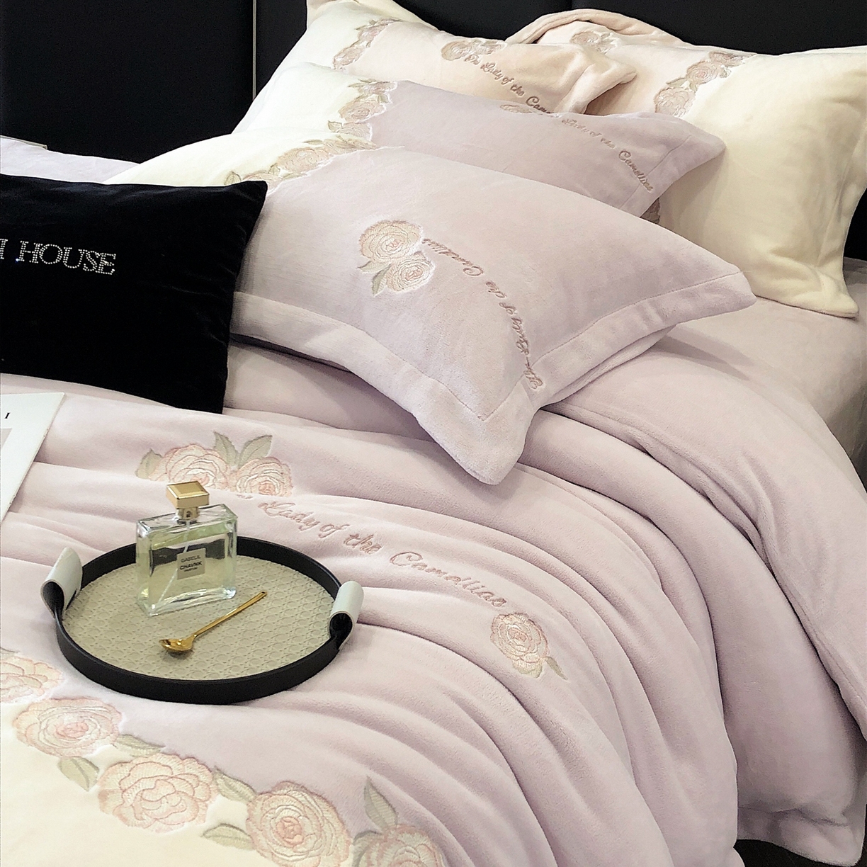 91家纺网 家纺一手货源 找家纺 （总）初拾 2025新款230g牛奶绒“花卉” 四件套-暖冬甜心