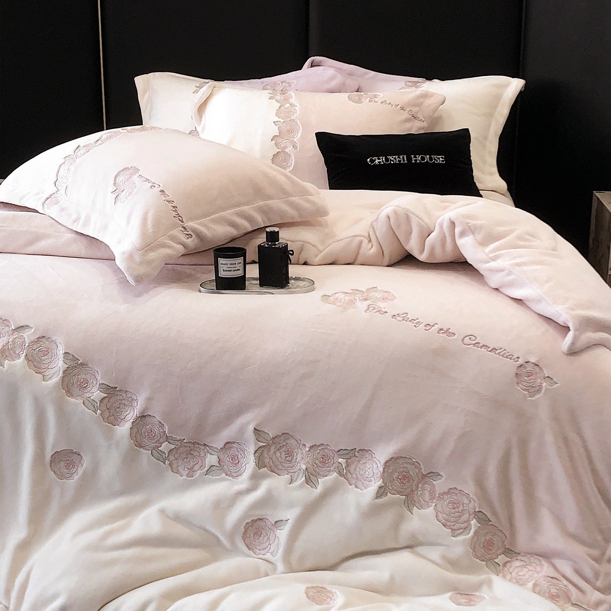 91家纺网 家纺一手货源 找家纺 初拾 2025新款230g牛奶绒“花卉” 四件套-暖冬甜心 暖冬甜心-粉