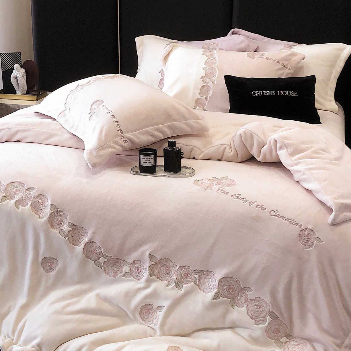 91家纺网 家纺一手货源 找家纺 初拾 2025新款230g牛奶绒“花卉” 四件套-暖冬甜心 暖冬甜心-粉