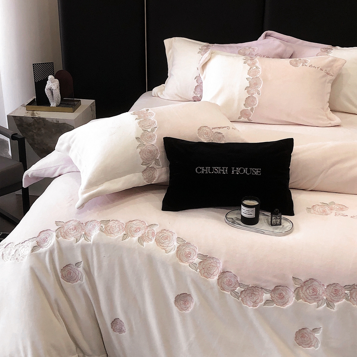 91家纺网 家纺一手货源 找家纺 初拾 2025新款230g牛奶绒“花卉” 四件套-暖冬甜心 暖冬甜心-粉