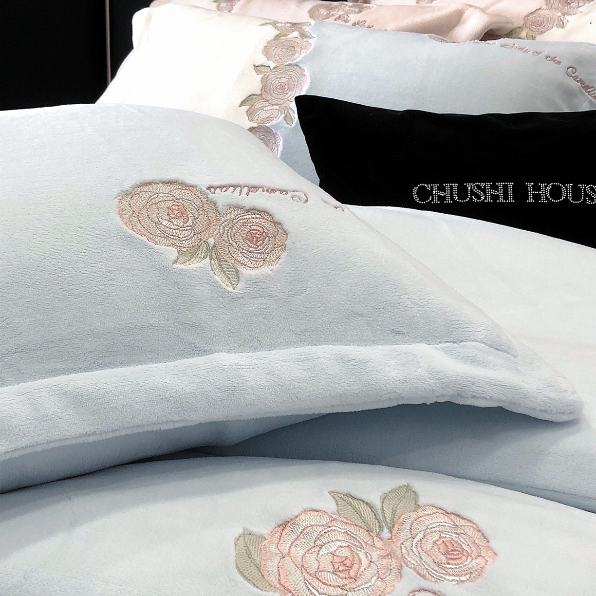 91家纺网 家纺一手货源 找家纺 初拾 2025新款230g牛奶绒“花卉” 四件套-暖冬甜心 暖冬甜心-蓝