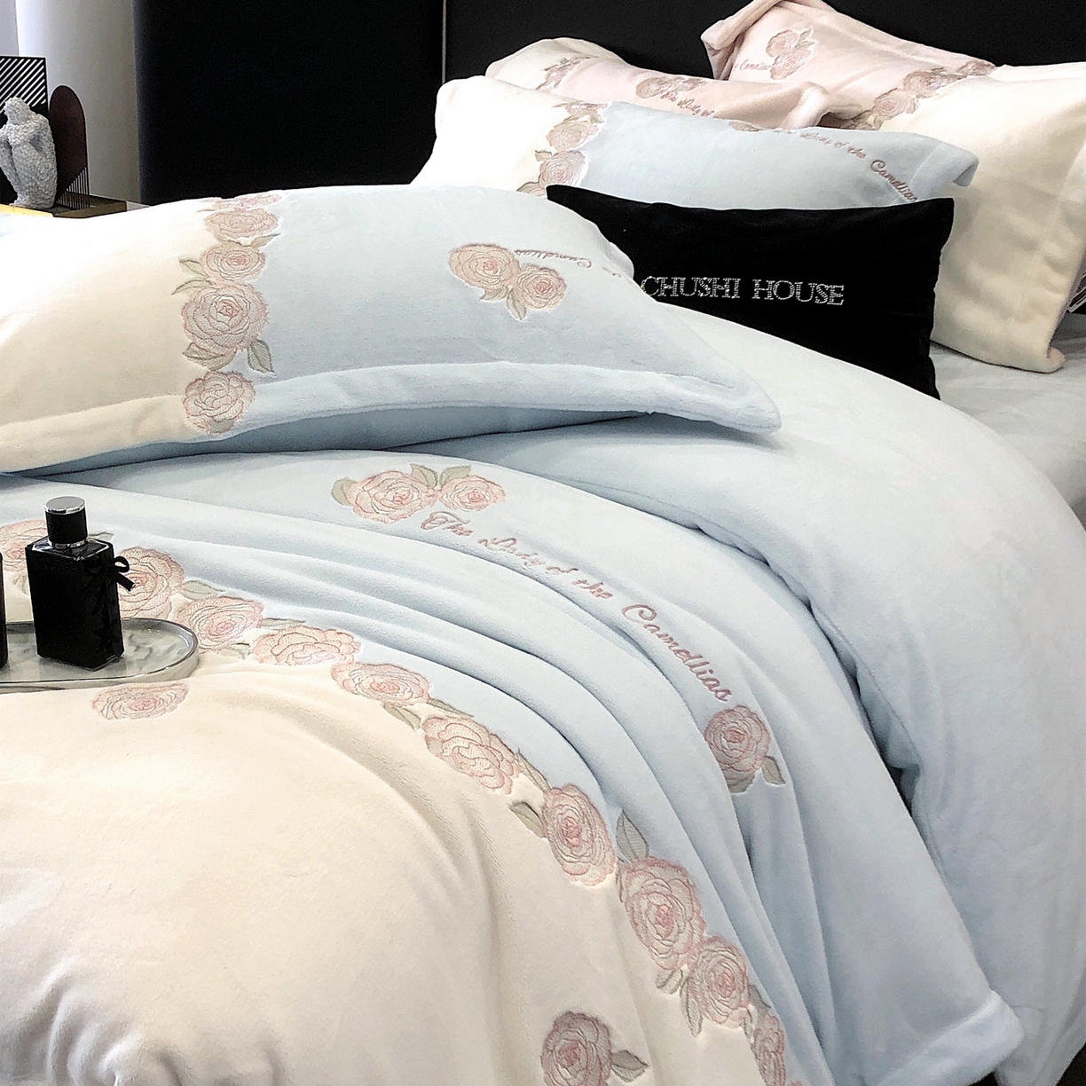 91家纺网 家纺一手货源 找家纺 初拾 2025新款230g牛奶绒“花卉” 四件套-暖冬甜心 暖冬甜心-蓝