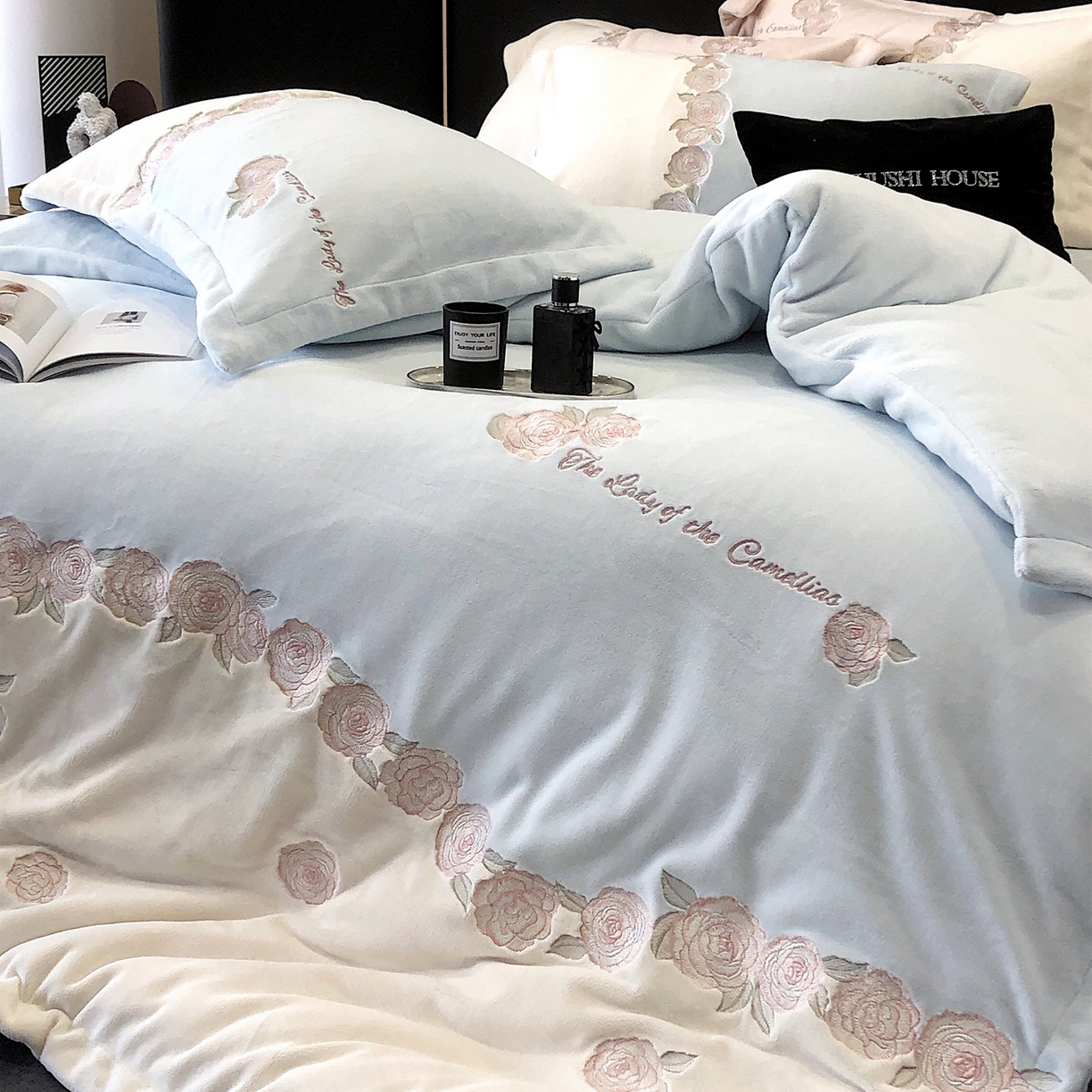 91家纺网 家纺一手货源 找家纺 初拾 2025新款230g牛奶绒“花卉” 四件套-暖冬甜心 暖冬甜心-蓝