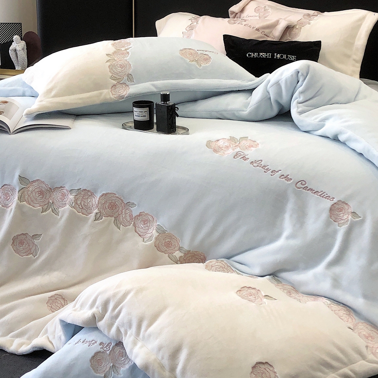 91家纺网 家纺一手货源 找家纺 初拾 2025新款230g牛奶绒“花卉” 四件套-暖冬甜心 暖冬甜心-蓝