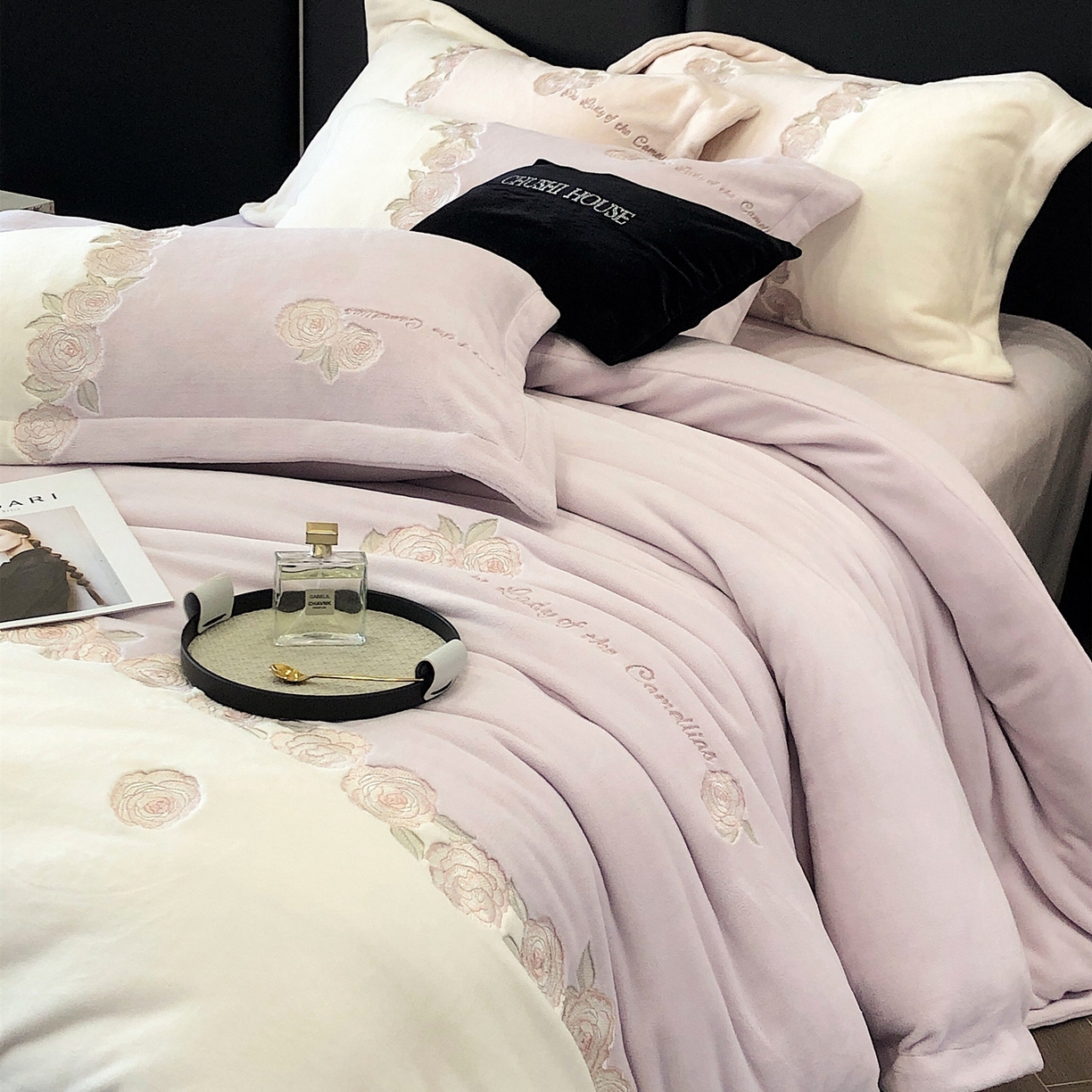 91家纺网 家纺一手货源 找家纺 初拾 2025新款230g牛奶绒“花卉” 四件套-暖冬甜心 暖冬甜心-紫