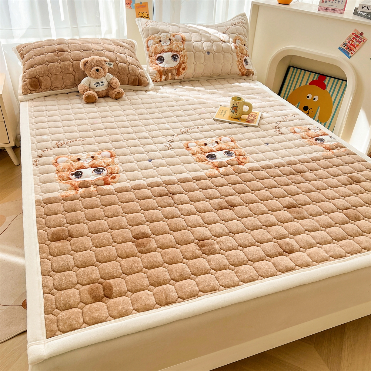 91家纺网 家纺一手货源 找家纺 慕木家纺 2025新款大床款牛奶绒印花床褥垫系列 床褥垫-拉布咖