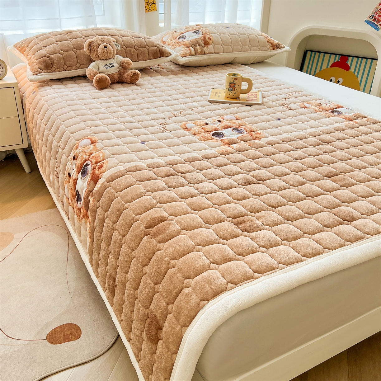 91家纺网 家纺一手货源 找家纺 慕木家纺 2025新款大床款牛奶绒印花床褥垫系列 床褥垫-拉布咖